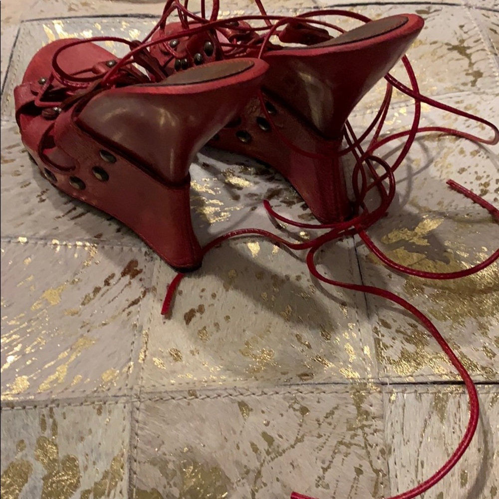 SHOES - Picture 4 of 5